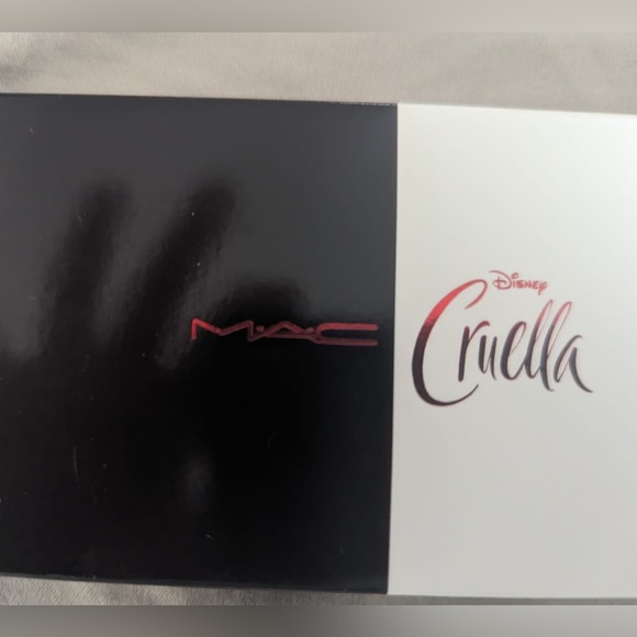 Never used Mac cruella eyeshadow kit - Picture 2 of 2
